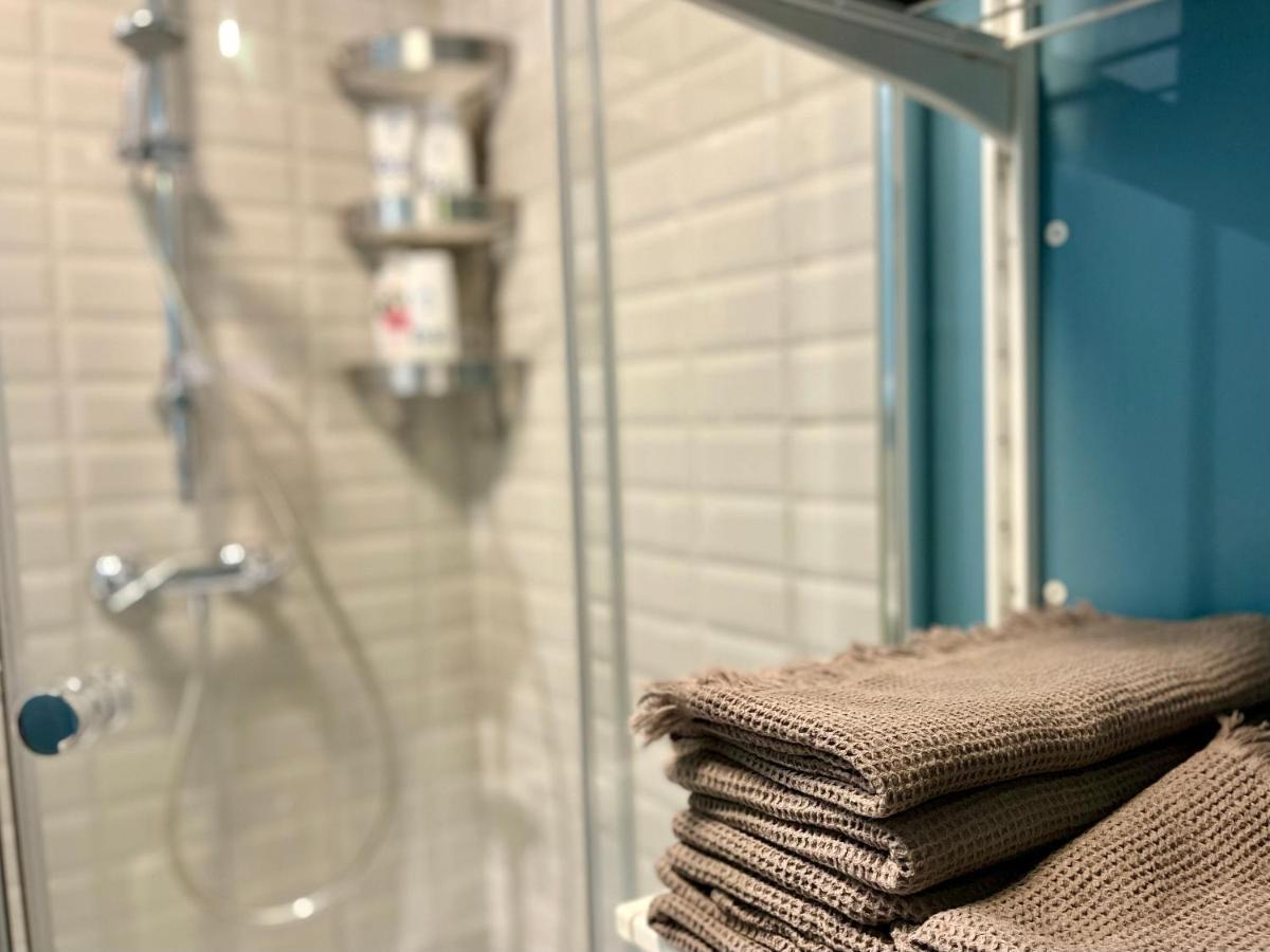 Cozy Vibes Like Home It Is Quiet Apartment With Three Bedrooms Riga Ngoại thất bức ảnh