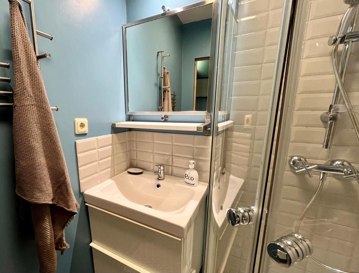 Cozy Vibes Like Home It Is Quiet Apartment With Three Bedrooms Riga Ngoại thất bức ảnh